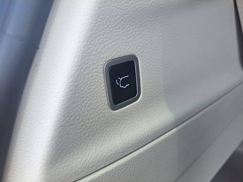 Certified 2023 Chrysler Voyager LX FWD image 30