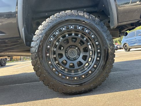 Used 2018 GMC Sierra 1500 SLT AWD/4WD image 9