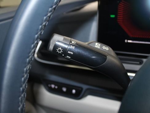 Used 2025 Kia Carnival EX image 40