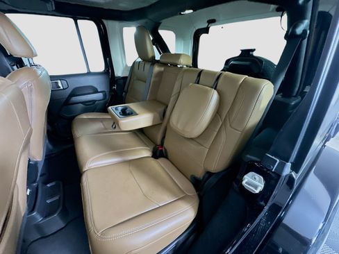 Used 2023 Jeep Wrangler Unlimited Sahara AWD/4WD image 27