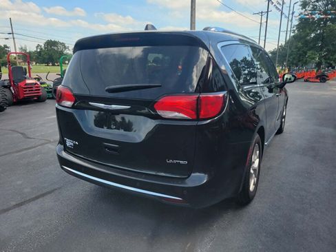 Used 2019 Chrysler Pacifica Limited FWD image 10