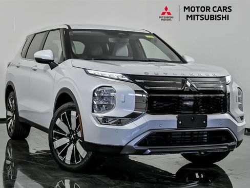 New 2025 Mitsubishi Outlander SE image 1
