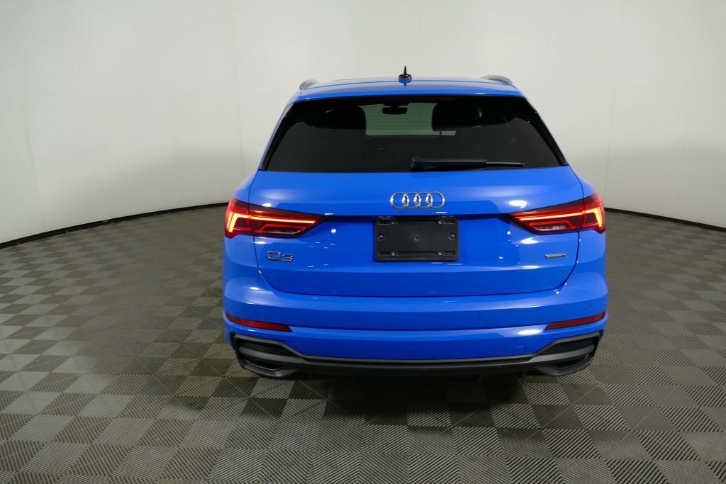 Used 2023 Audi Q3 2.0T Premium w/ Convenience Package AWD/4WD image 4