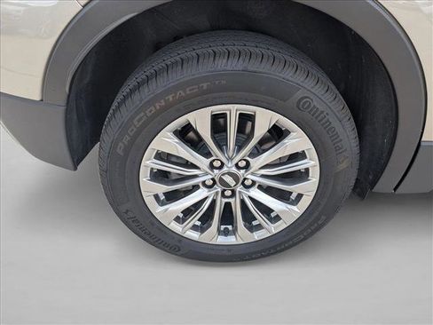 Used 2025 Cadillac XT4 Premium Luxury image 24