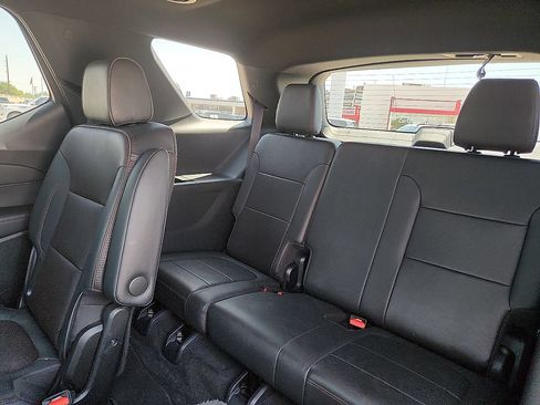 Used 2023 Chevrolet Traverse High Country AWD/4WD image 5
