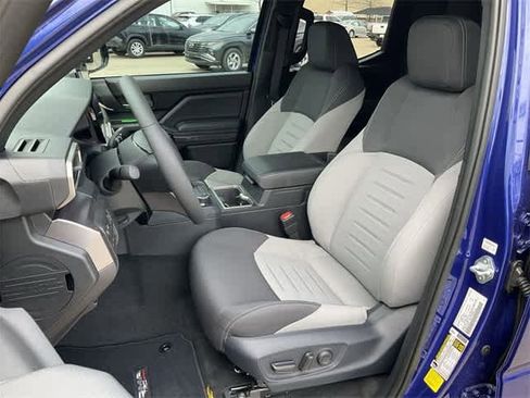 Used 2025 Toyota Tacoma TRD Sport image 13