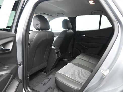 Used 2025 Chevrolet Trax LT FWD image 23