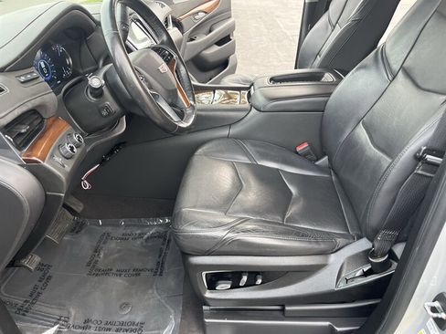 Used 2020 Cadillac Escalade ESV Luxury image 25