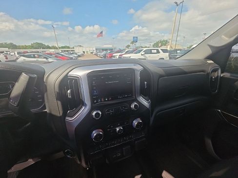 Used 2021 GMC Sierra 1500 SLE w/ X31 Off-Road Package image 10