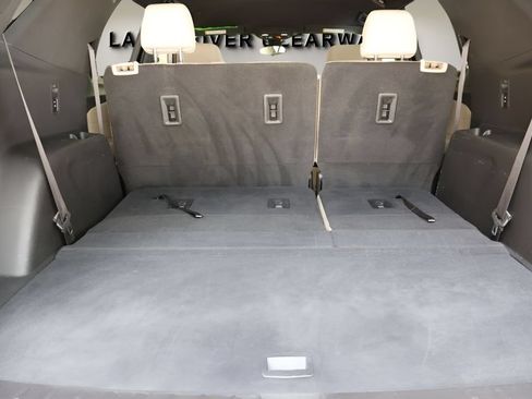 Used 2022 Chevrolet Traverse LS FWD image 18