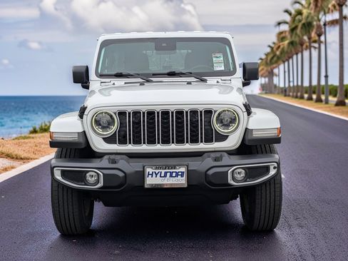 Used 2024 Jeep Wrangler Unlimited Sahara AWD/4WD image 3
