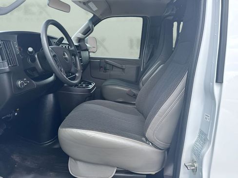Used 2024 GMC Savana 2500 w/ Driver Convenience Package RWD image 9