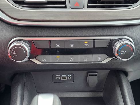 Used 2025 Nissan Altima 2.5 SV FWD image 18