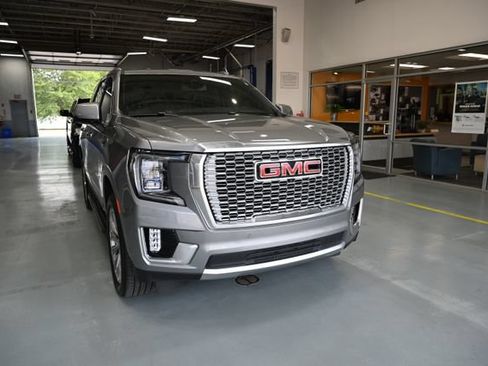 Used 2024 GMC Yukon Denali AWD/4WD image 3
