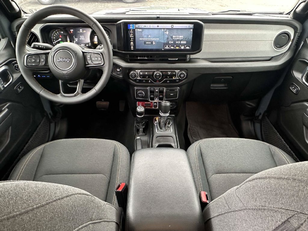 Used 2024 Jeep Wrangler Unlimited AWD/4WD image 15