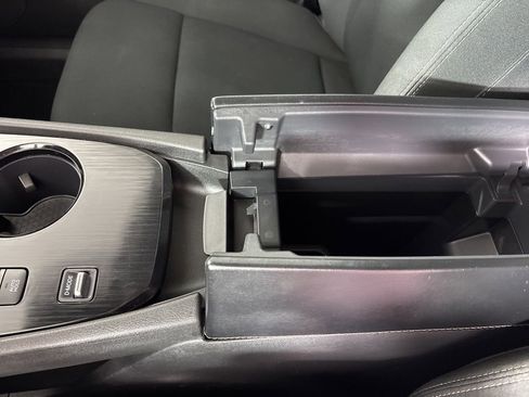 Used 2023 Nissan Rogue S image 30