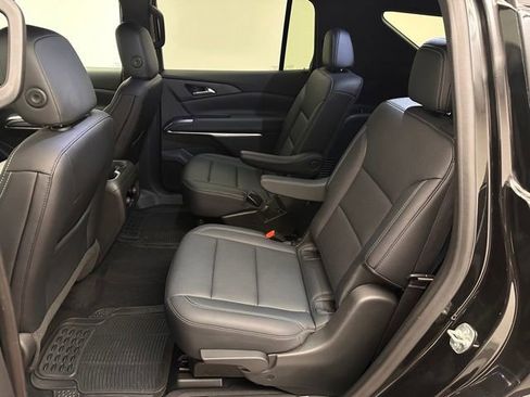 Used 2025 Chevrolet Traverse LT AWD/4WD image 17