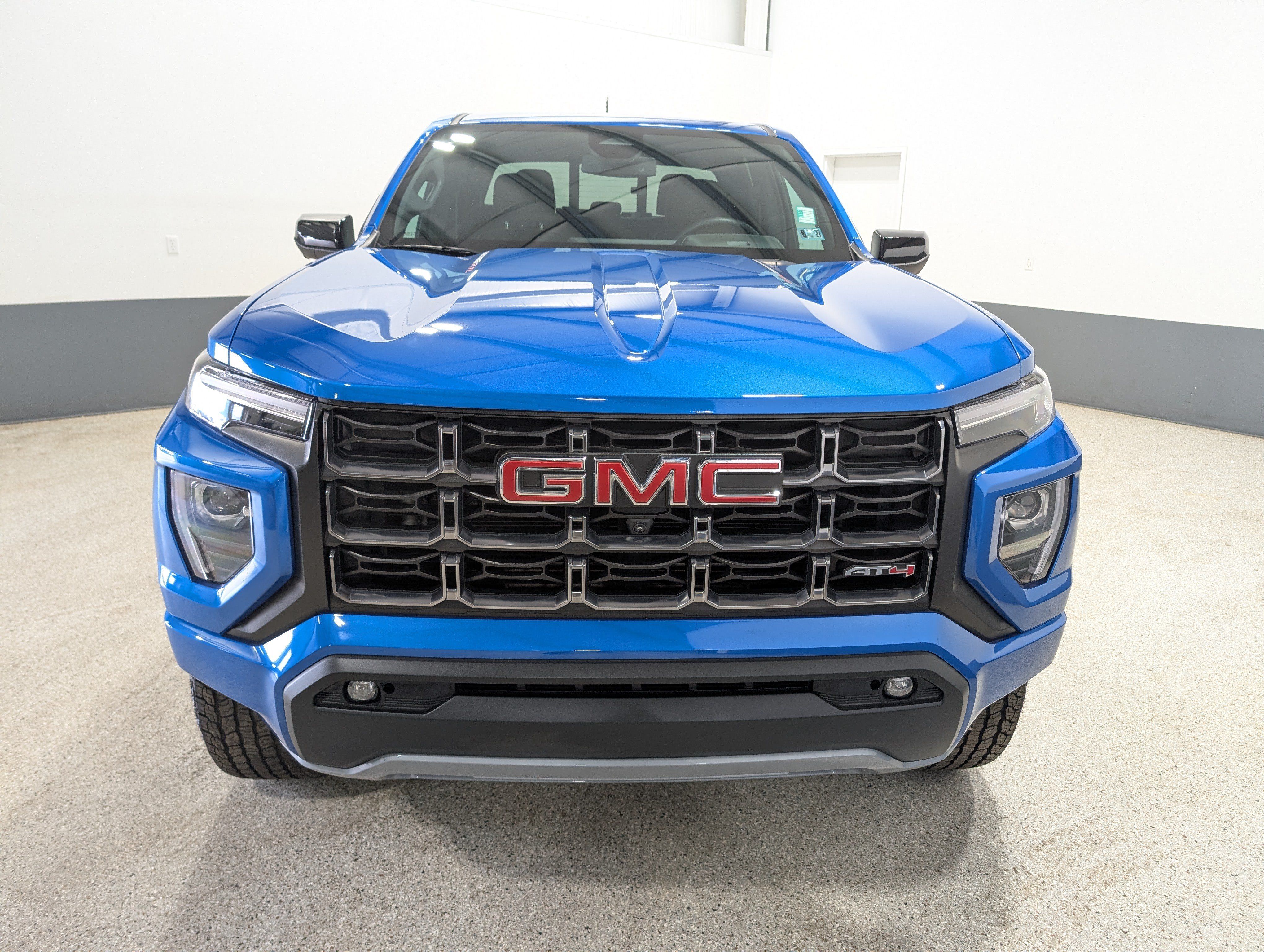 Used 2023 GMC Canyon AT4 w/ Technology Package AWD/4WD image 8
