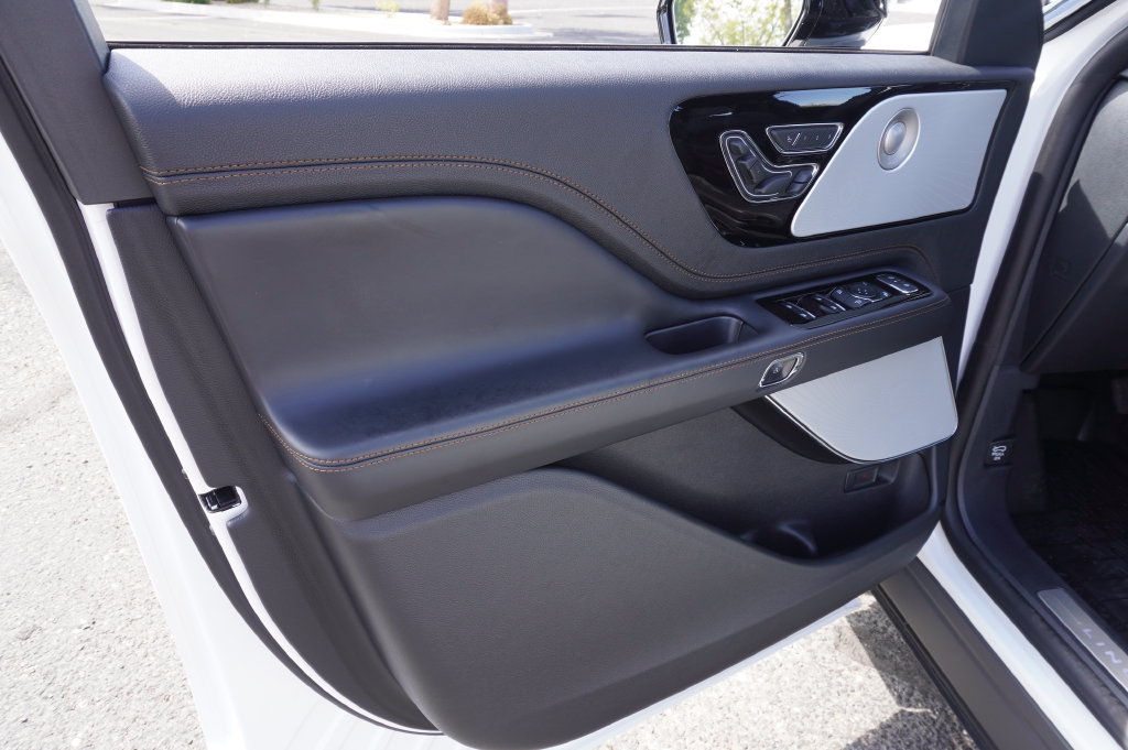 Used 2026 Lincoln Aviator Black Label w/ Jet Appearance Package AWD/4WD image 17