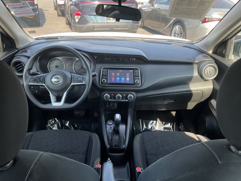 Used 2022 Nissan Kicks S FWD image 17