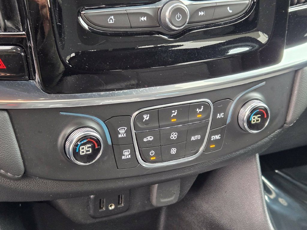 Used 2023 Chevrolet Traverse LT FWD image 36