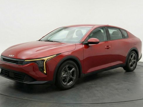 Used 2025 Kia K4 LXS image 3