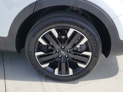 Certified 2024 Kia Telluride SX w/ Towing Package AWD/4WD image 21