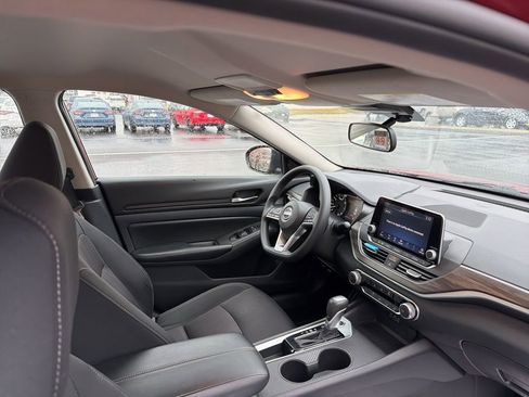 Used 2025 Nissan Altima 2.5 SV image 14