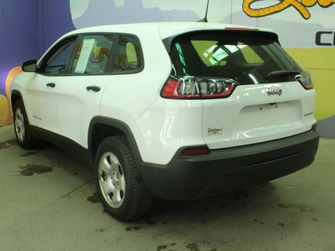 Used 2019 Jeep Cherokee Sport image 6