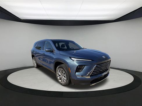 Used 2025 Buick Enclave Preferred FWD image 7
