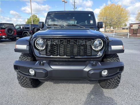 Used 2025 Jeep Wrangler Willys image 3
