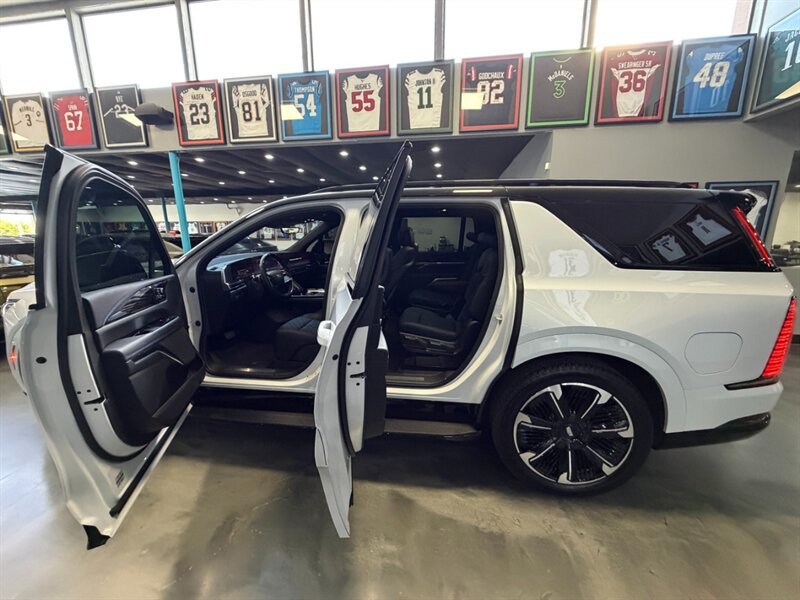 Used 2026 Cadillac Escalade IQL Sport 1 AWD/4WD image 1