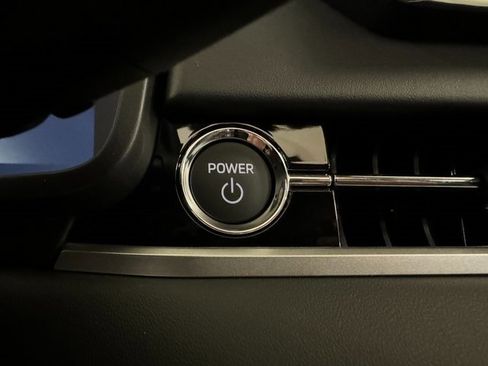 Used 2024 Mitsubishi Outlander 4WD Plug-In Hybrid image 12