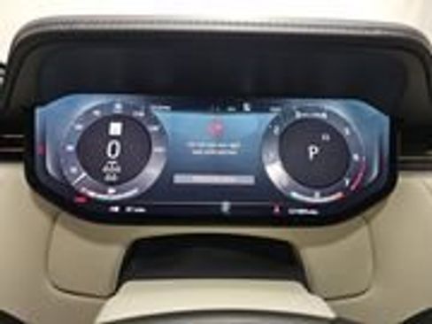 Used 2025 Land Rover Range Rover Long Wheelbase SE image 4