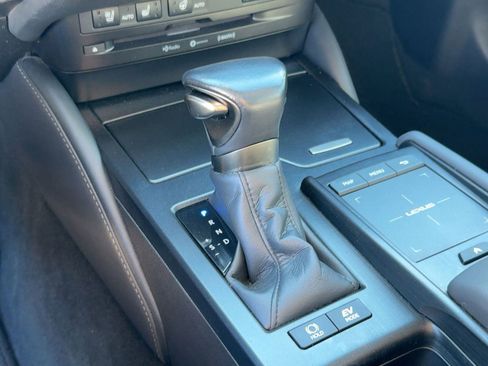 Used 2022 Lexus ES 300h w/ Premium Package image 18