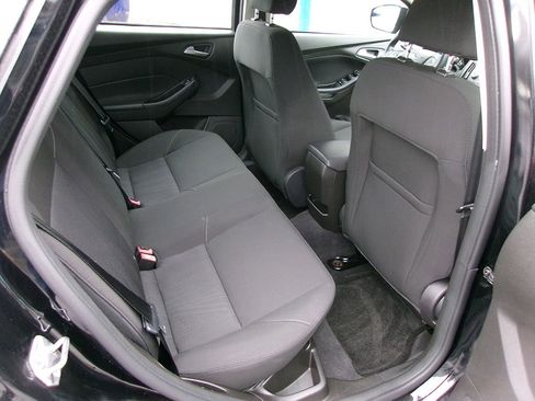 Used 2016 Ford Focus SE w/ SE Sport Package image 10