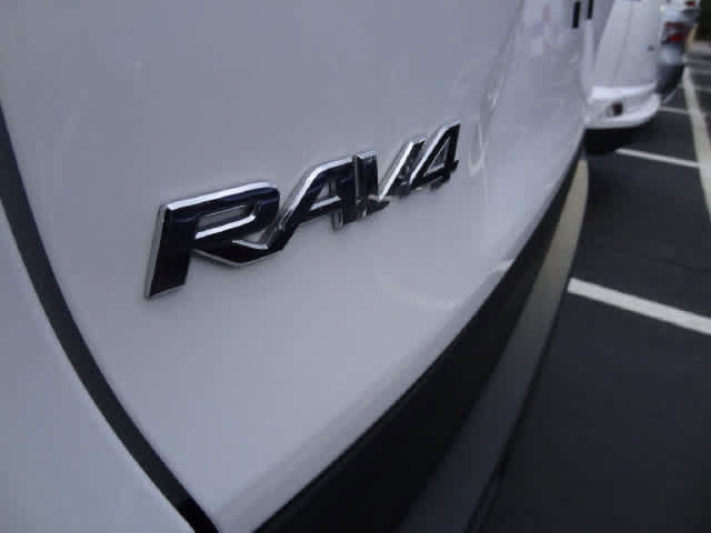Used 2025 Toyota RAV4 LE AWD/4WD image 14