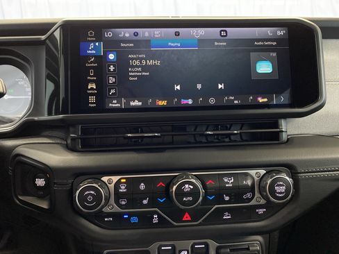 Certified 2025 Jeep Wrangler Sahara image 16