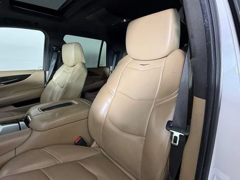 Used 2018 Cadillac Escalade Platinum AWD/4WD image 6