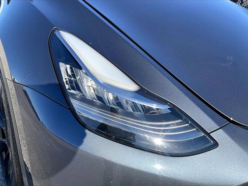 Used 2022 Tesla Model Y Long Range image 30