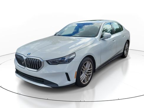 Used 2024 BMW 540i xDrive w/ Premium Package AWD/4WD image 3