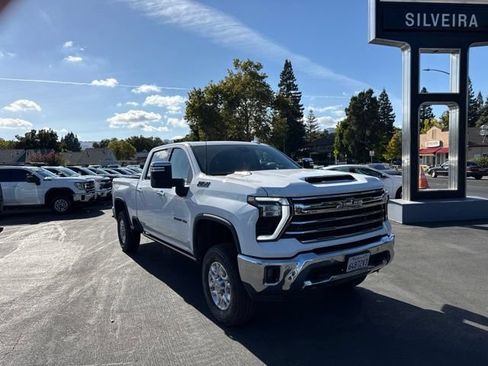 Used 2024 Chevrolet Silverado 2500 LTZ w/ LTZ Premium Package AWD/4WD image 2