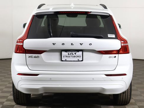 Used 2023 Volvo XC60 B5 Core w/ Climate Package image 12