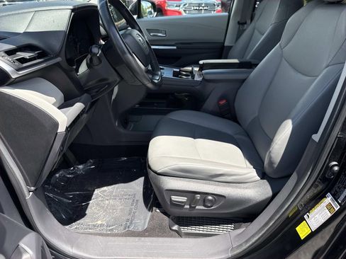 Used 2024 Toyota Sienna XLE FWD image 29