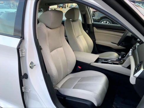 Used 2018 Honda Accord EX image 9