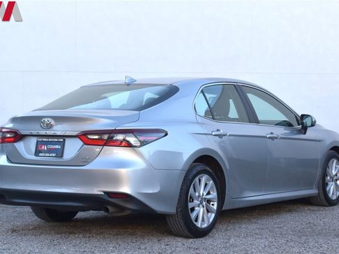 Used 2022 Toyota Camry LE image 5