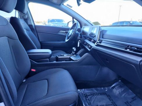 Used 2023 Kia Sportage LX image 9