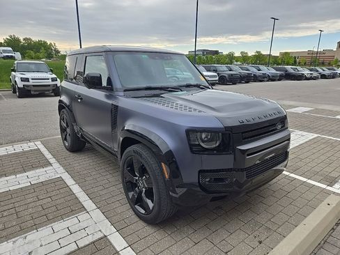 Used 2022 Land Rover Defender 90 V8 AWD/4WD image 3