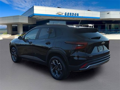 Used 2024 Chevrolet Trax LT w/ Driver Confidence Package image 7