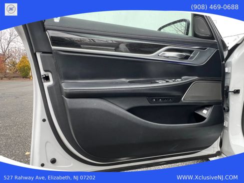 Used 2019 BMW 750i xDrive w/ M Sport Package image 7